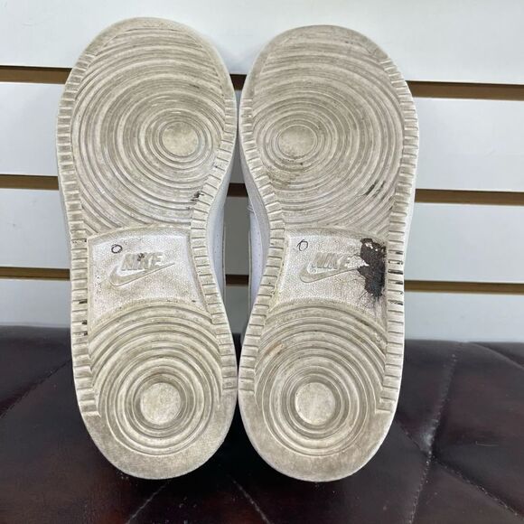 Nike White Athletic Shoes - Size 6.5Y Youth 839985-100 - Picture 7 of 9